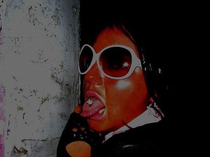 Pretty Girl with Ugly Silicone Lips (25 pics)
