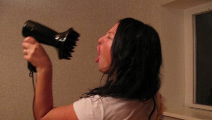 Pretty Girl with Ugly Silicone Lips (25 pics)