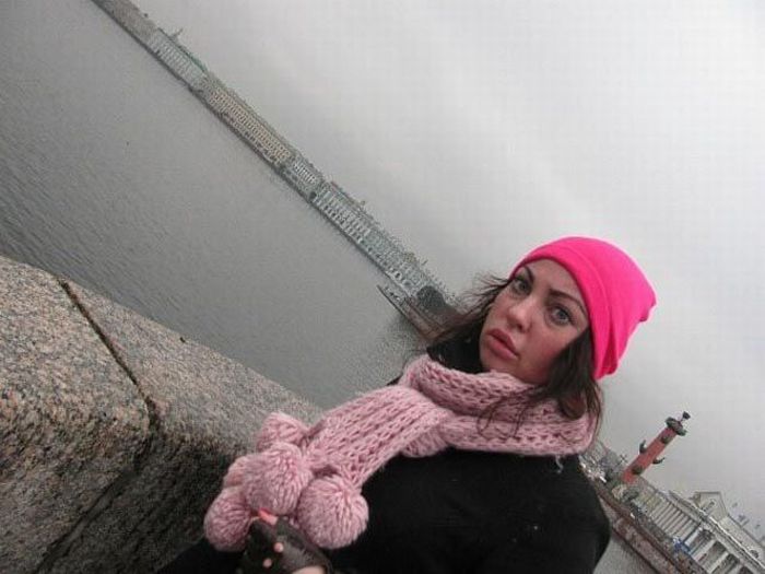Pretty Girl with Ugly Silicone Lips (25 pics)