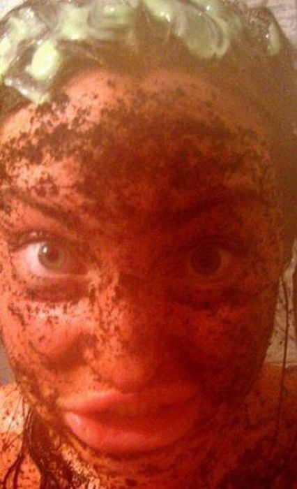 Pretty Girl with Ugly Silicone Lips (25 pics)