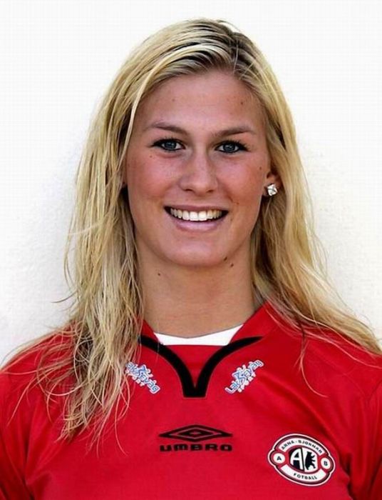 Soccer Girls (10 pics)