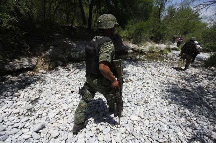 Weapons of a Mexican Drug Cartel (28 pics)