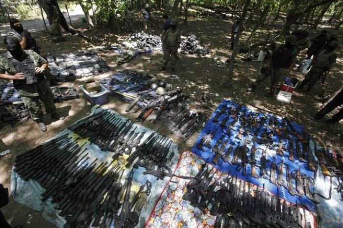 Weapons of a Mexican Drug Cartel (28 pics)