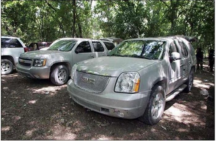 Weapons of a Mexican Drug Cartel (28 pics)