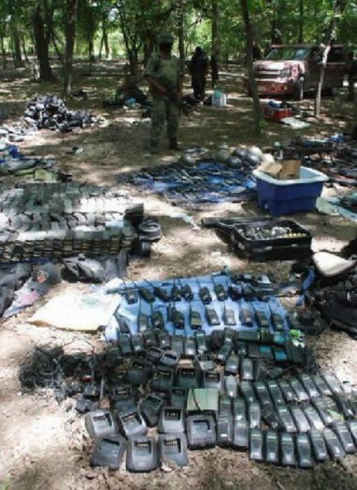 Weapons of a Mexican Drug Cartel (28 pics)