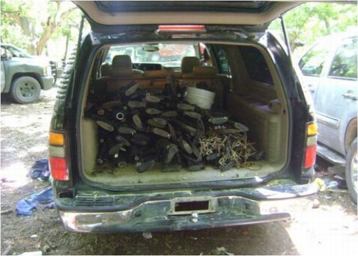 Weapons of a Mexican Drug Cartel (28 pics)