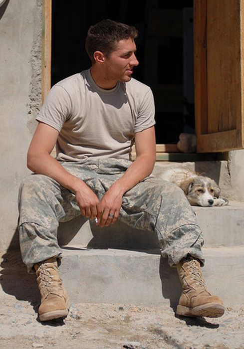 Soldiers and Pets (48 pics)