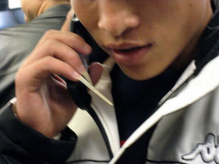 People with Long Fingernails (15 pics)