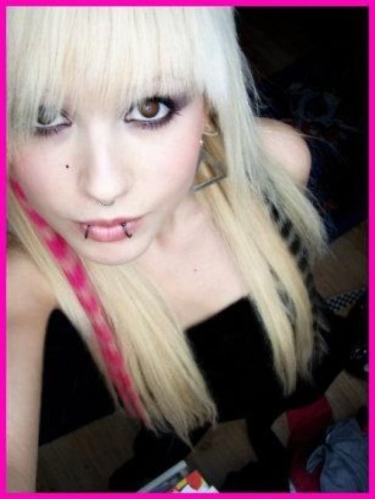 Cute Emo Girls (120 pics)