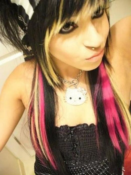 Cute Emo Girls (120 pics)