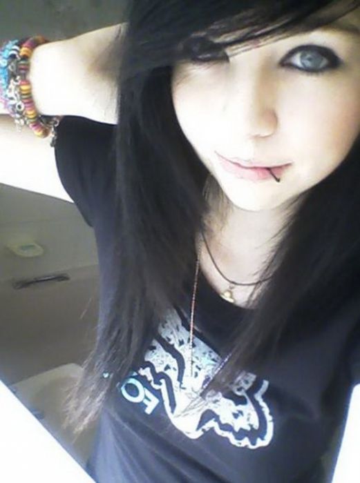 Cute Emo Girls (120 pics)