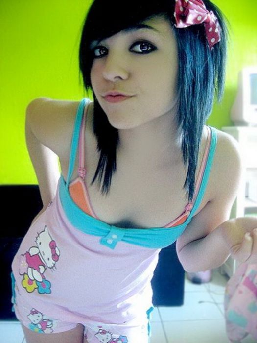 Cute Emo Girls (120 pics)