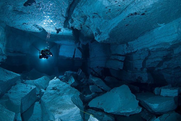 Beautiful Underwater Caves. Part 2 (23 pics)