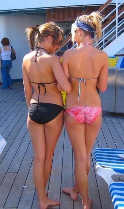Yacht Girls in Bikini (55 pics)