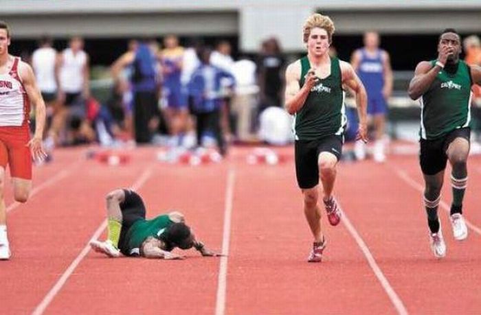 Painful Sprinting Accident (7 pics)