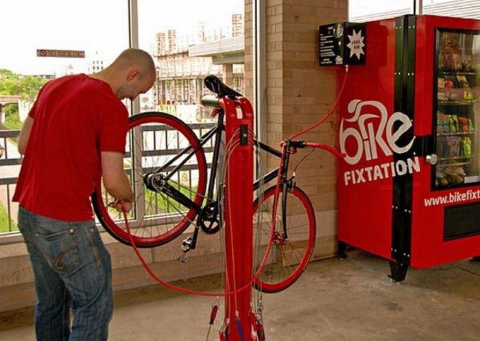 Self-Serve Bike Repair Vending Machine (9 pics)