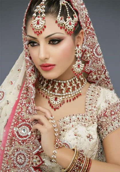 Beautiful Indian Brides (18 pics)