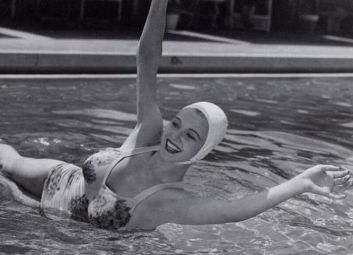 Bikinis From 1940-50's (52 pics)