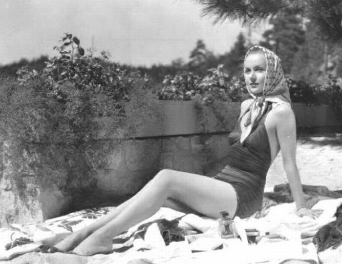 Bikinis From 1940-50's (52 pics)