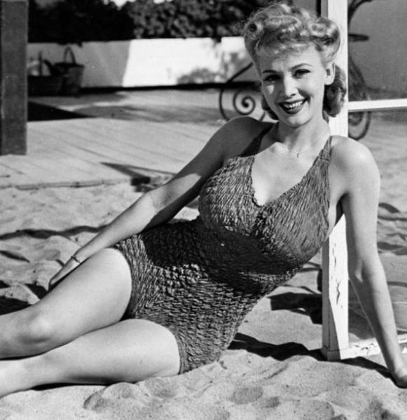 Bikinis From 1940-50's (52 pics)