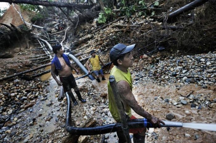 Gold Rush in Peru (22 pics)