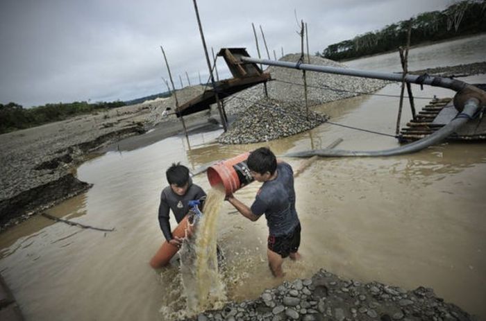 Gold Rush in Peru (22 pics)