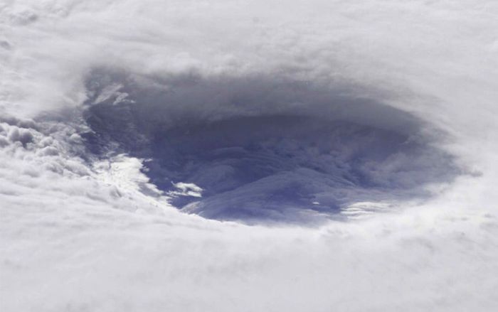 Hurricanes from Space (22 pics)