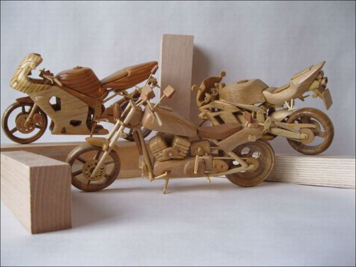 Wooden Miniature Motorcycles (13 pics)