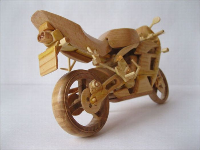 Wooden Miniature Motorcycles (13 pics)