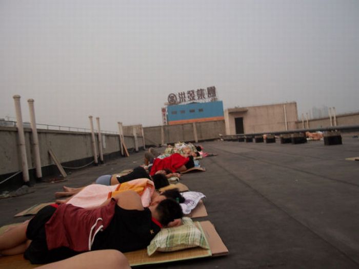 How Chinese Students Cool Down (15 pics)