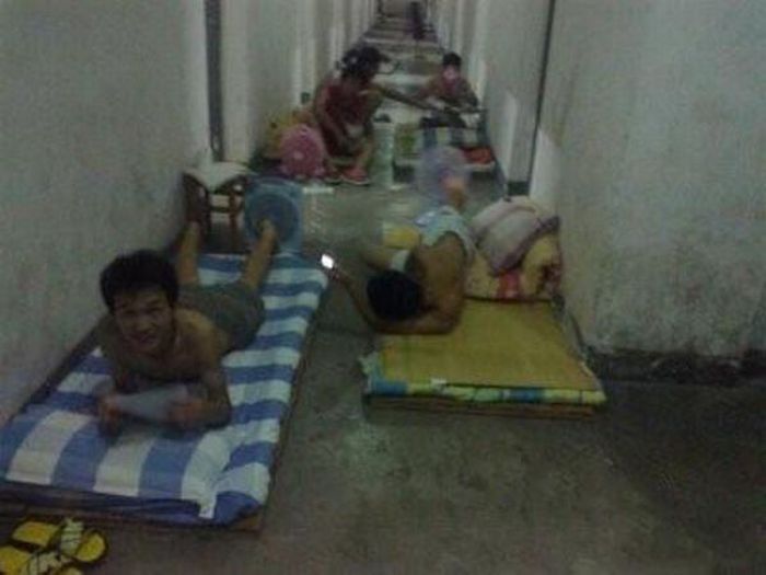 How Chinese Students Cool Down (15 pics)