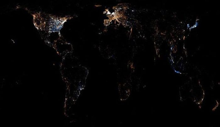 Flickr and Twitter Maps Activity around the Globe (20 pics)