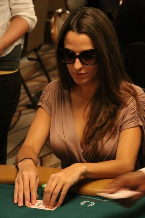 Sexy Poker Girls. Part 2 (35 pics)