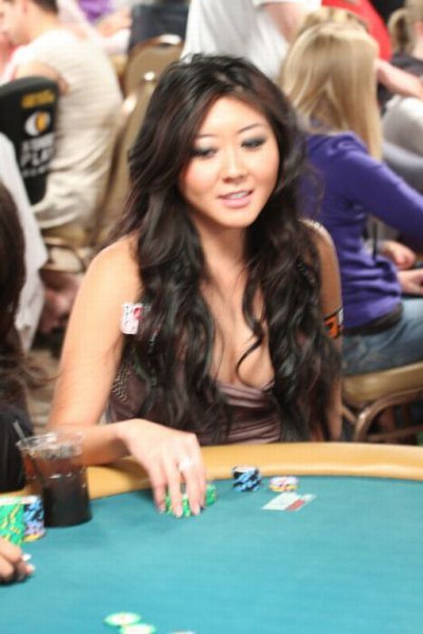 Sexy Poker Girls. Part 2 (35 pics)