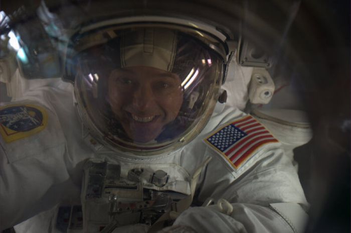TwitPics From Space Shuttle Atlantis (13 pics)