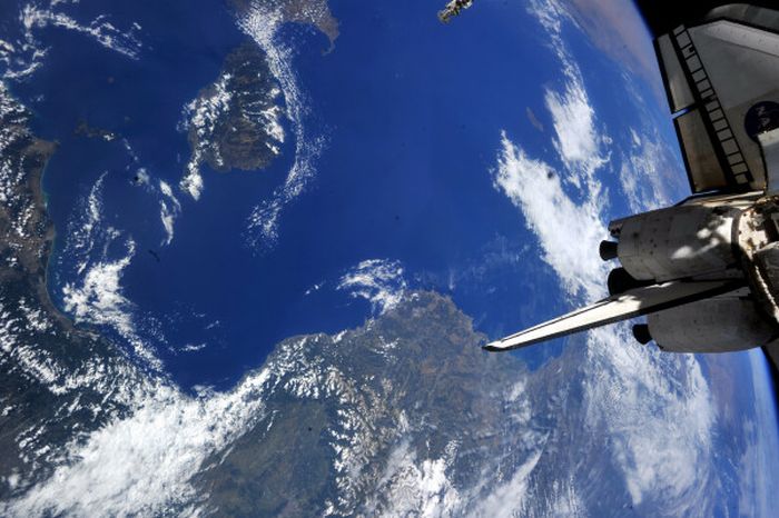 TwitPics From Space Shuttle Atlantis (13 pics)