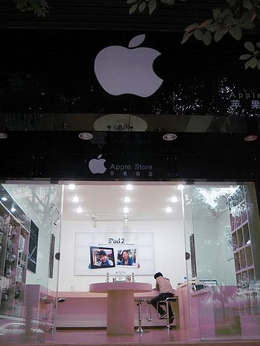 Fake Apple Store spotted in China (9 pics)