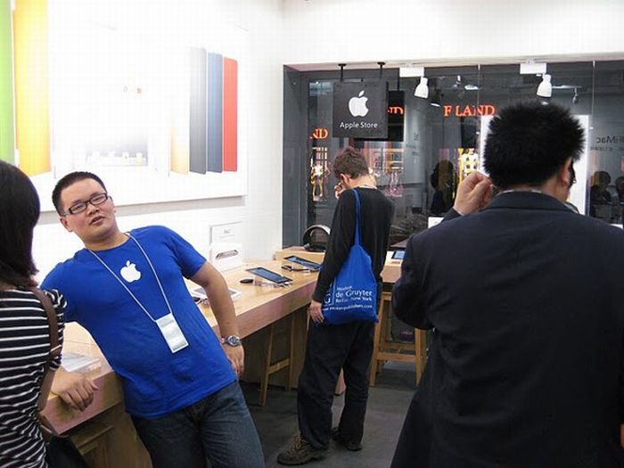 Fake Apple Store spotted in China (9 pics)