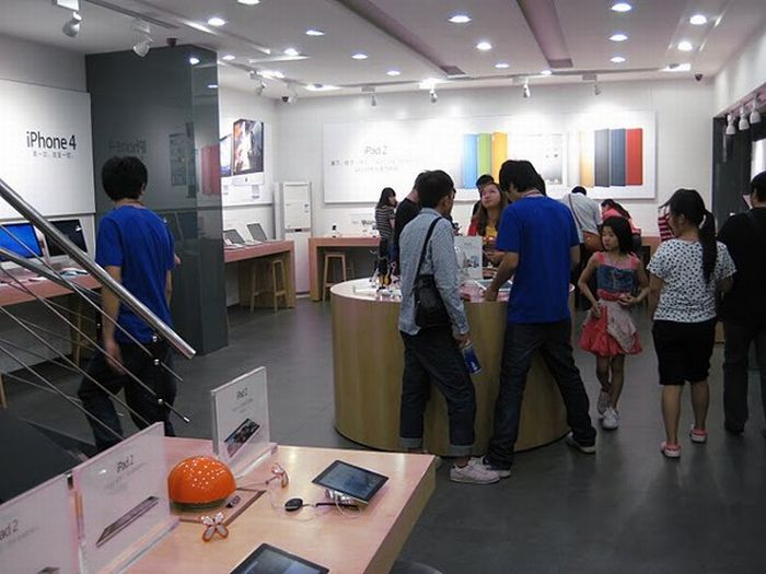 Fake Apple Store spotted in China (9 pics)