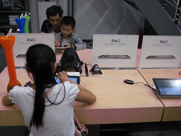 Fake Apple Store spotted in China (9 pics)