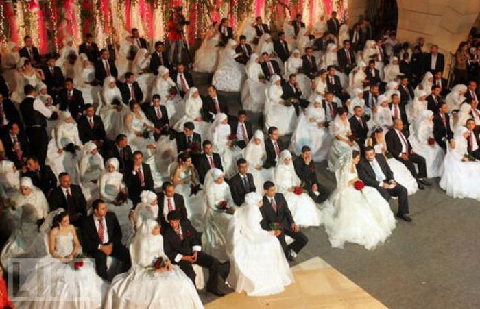 Mass Weddings  (11 pics)