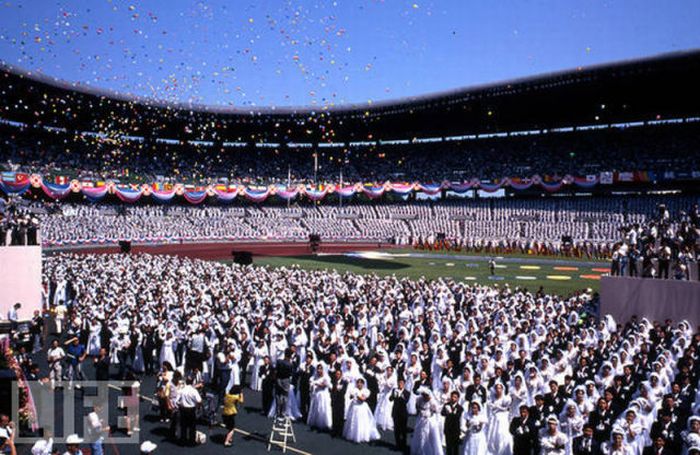 Mass Weddings  (11 pics)