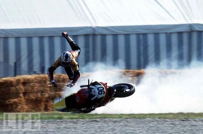 Motorcycle Crashes (22 pics)