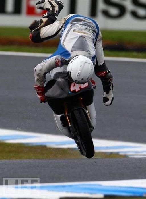 Motorcycle Crashes (22 pics)