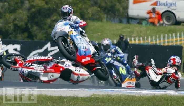 Motorcycle Crashes (22 pics)
