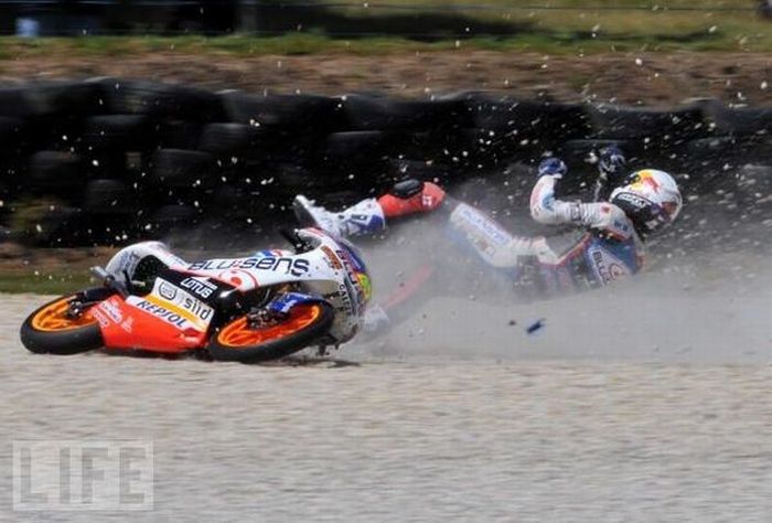 Motorcycle Crashes (22 pics)