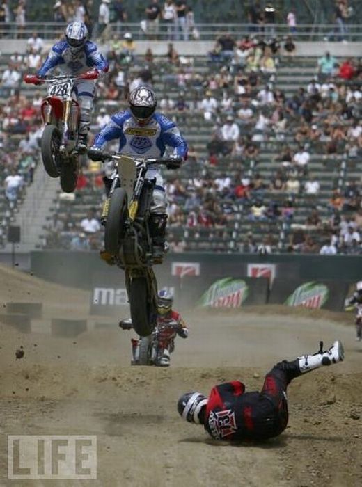 Motorcycle Crashes (22 pics)