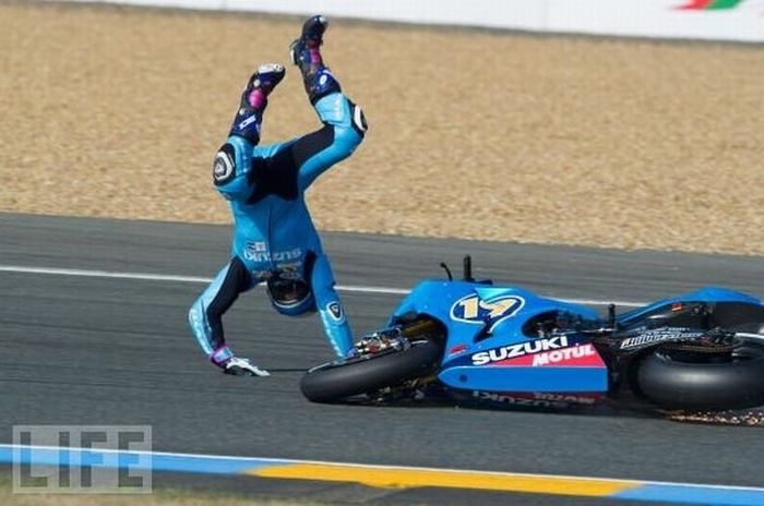 Motorcycle Crashes (22 pics)