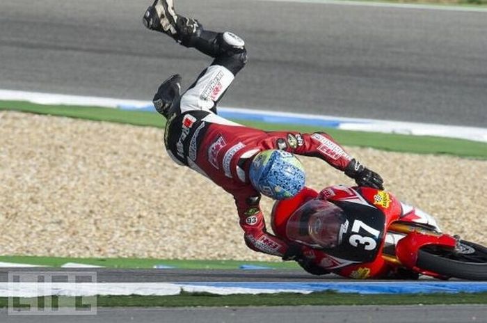 Motorcycle Crashes (22 pics)