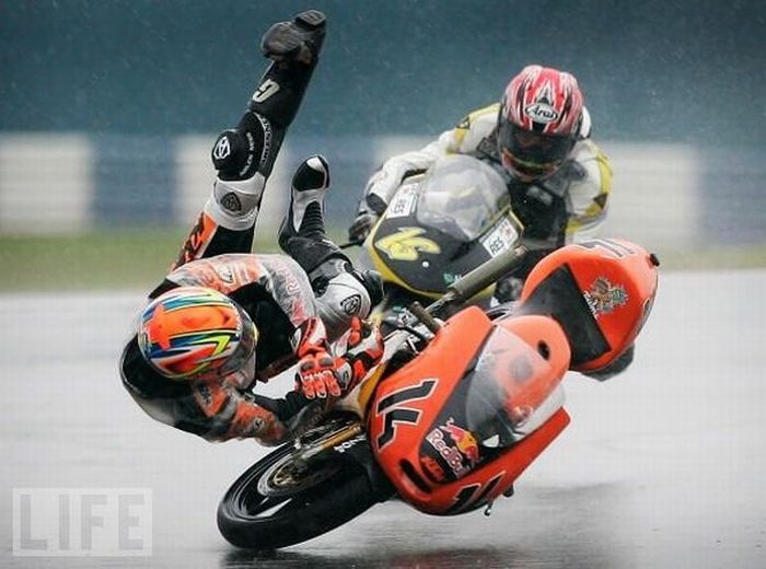Motorcycle Crashes (22 pics)